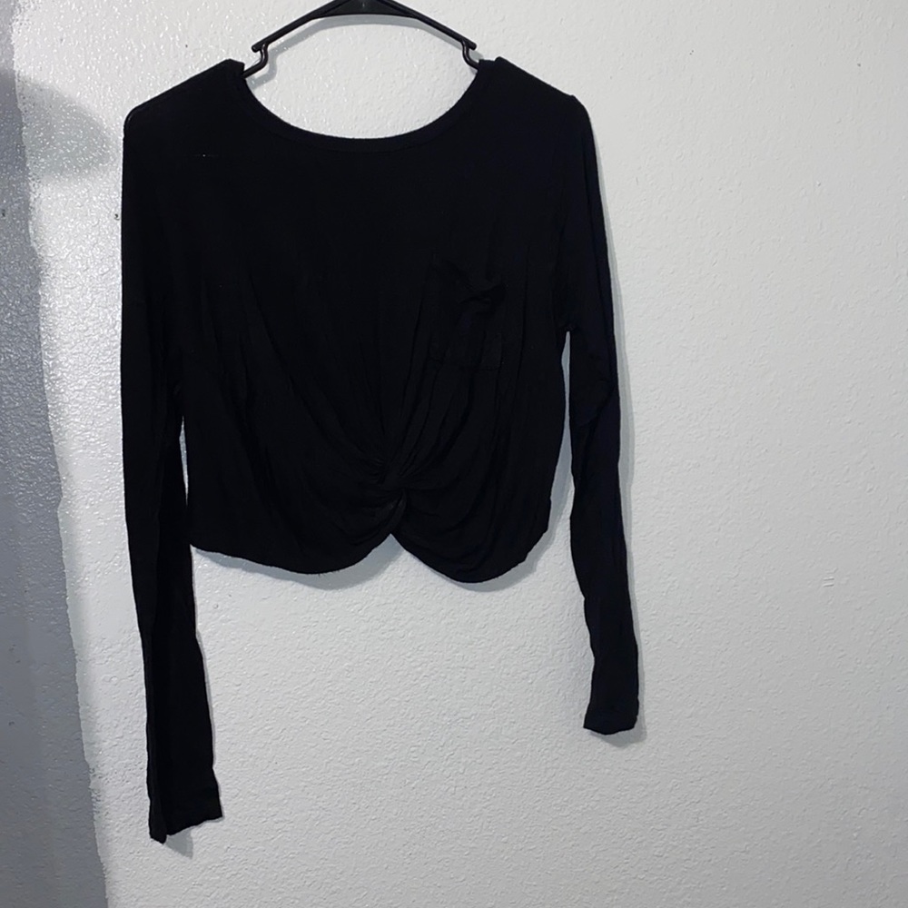 Long sleeve cropped top 🖤
